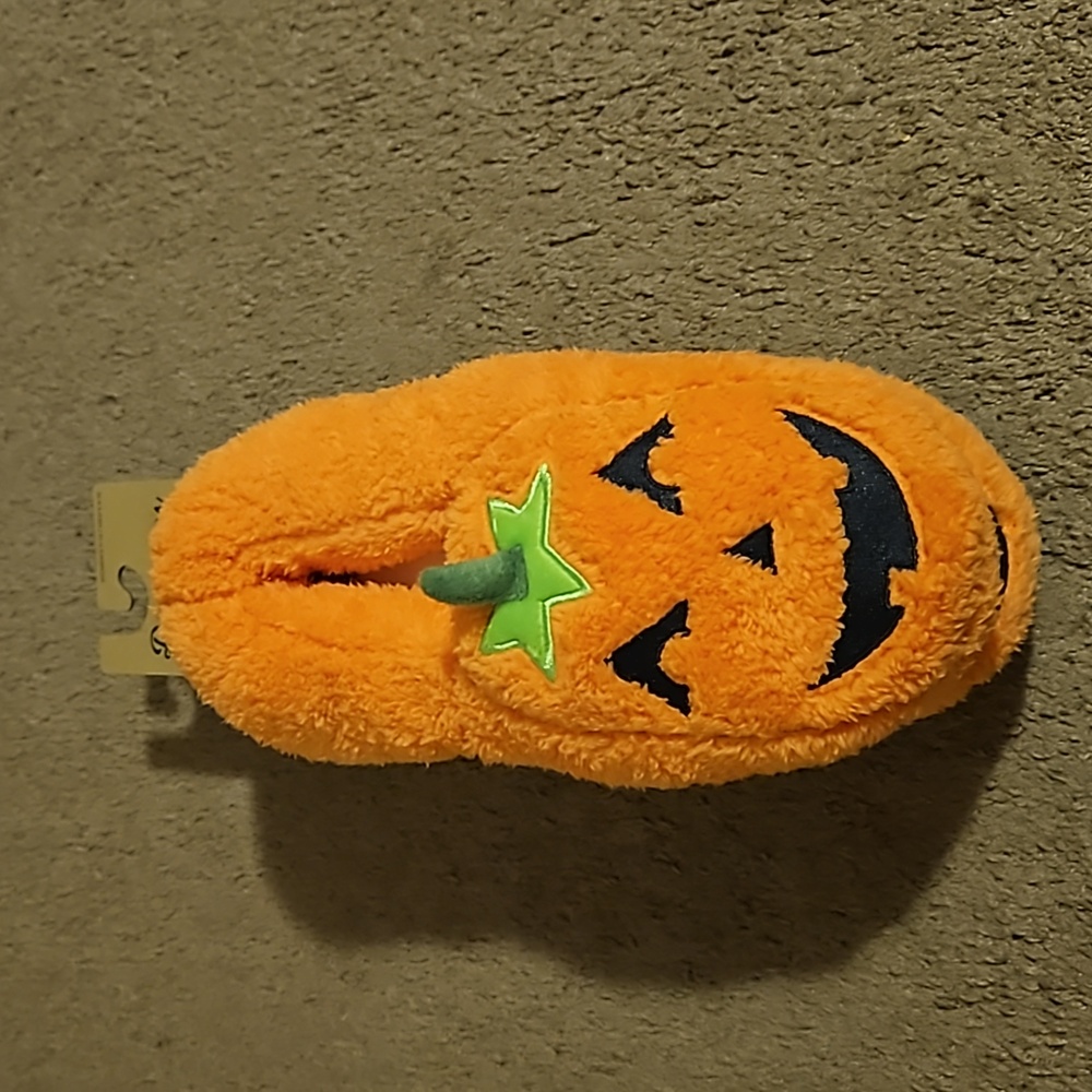 Dearfoams fuzzy soft pumpkin slippers